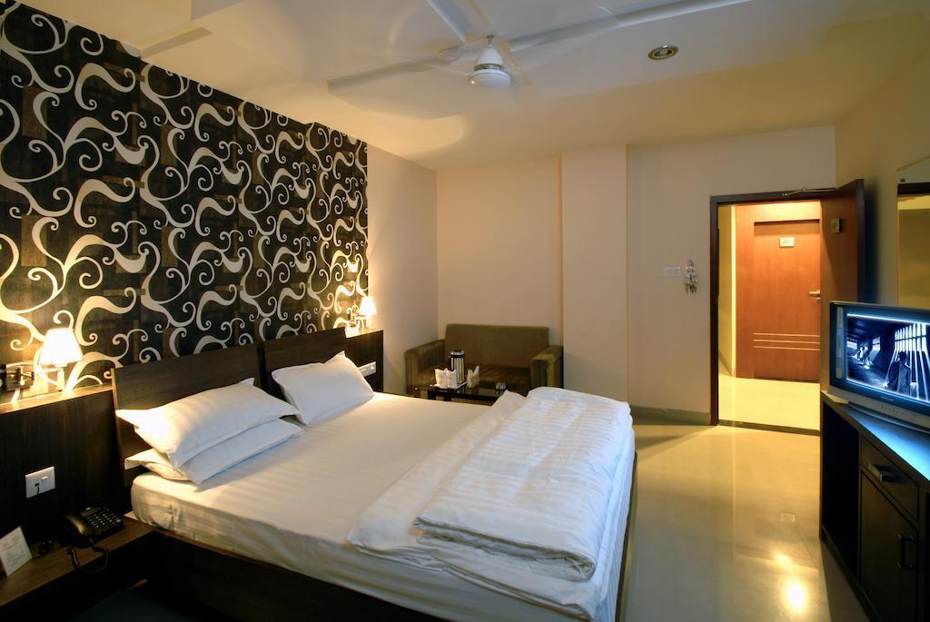 Hotel Tulsi Exotic بوبال الغرفة الصورة